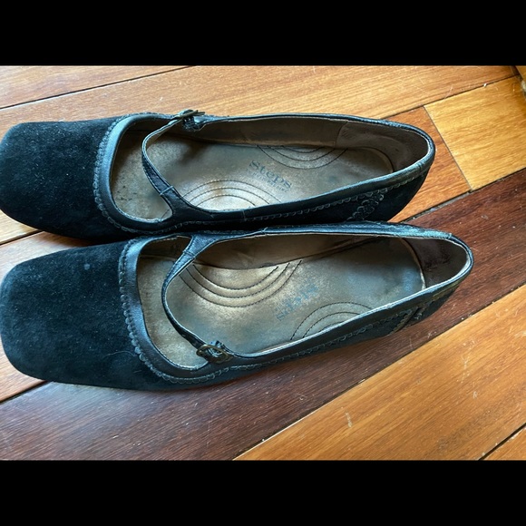 Hush Puppies Shoes - Steps by hush puppies suede Mary Jane shoes